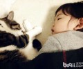 和猫咪一同睡好吗